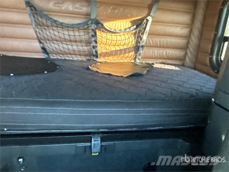 Freightliner Cascadia 6x4 T/A Sleeper Truck Tractor Trekkers