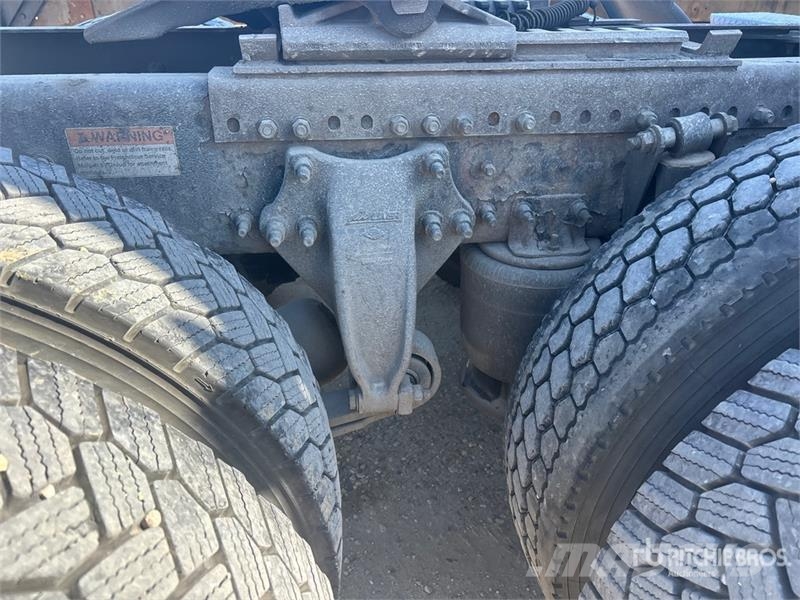 Freightliner Cascadia 126 6x4 T/A Sleeper Truck Tractor Тягачі