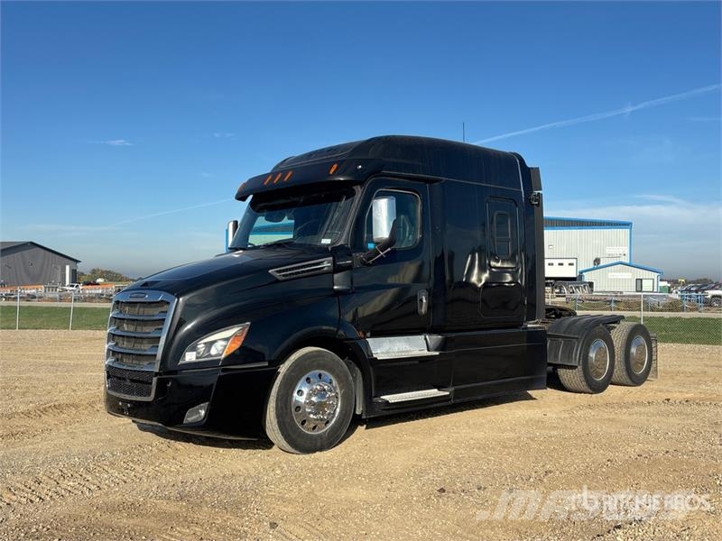 Freightliner Cascadia 126 6x4 T/A Sleeper Truck Tractor Седельные тягачи