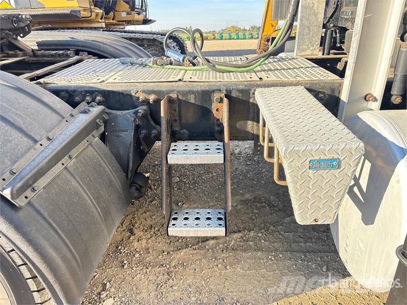 Freightliner Cascadia 126 T/A Sleeper Truck Tractor Влекачи