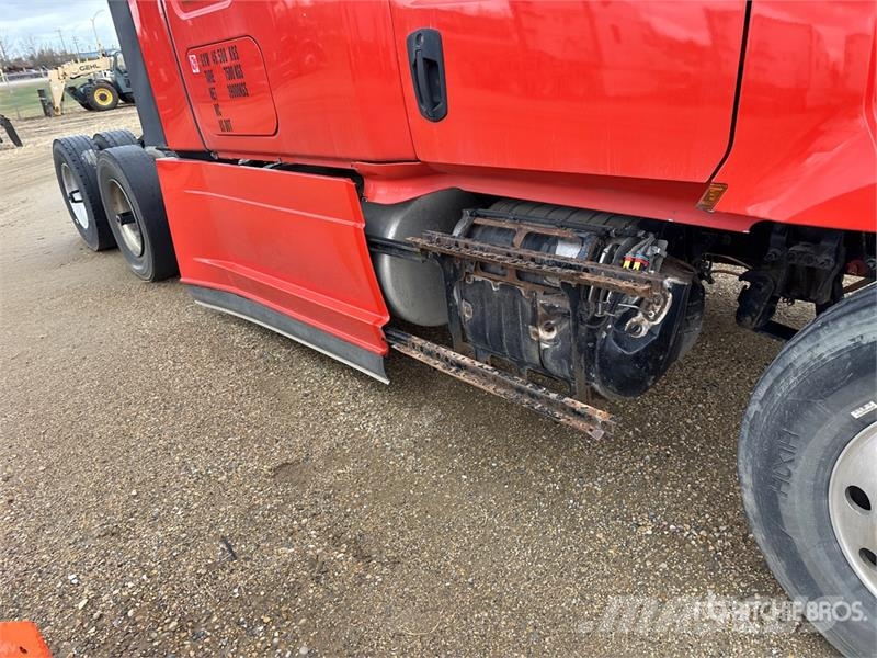 Freightliner Cascadia 126 6x4 T/A Sleeper Truck Tractor (Inoper Truck Tractor Units