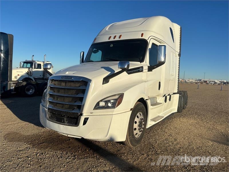 Freightliner Cascadia 6x4 T/A Sleeper Truck Tractor Traktorske jedinice