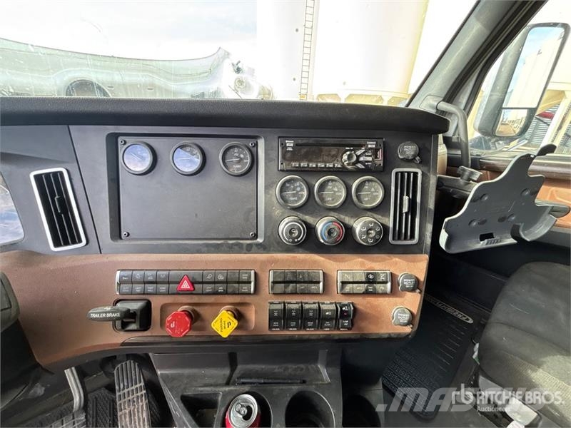 Freightliner Cascadia 126 T/A Sleeper Truck Tractor Cavalos mecânicos