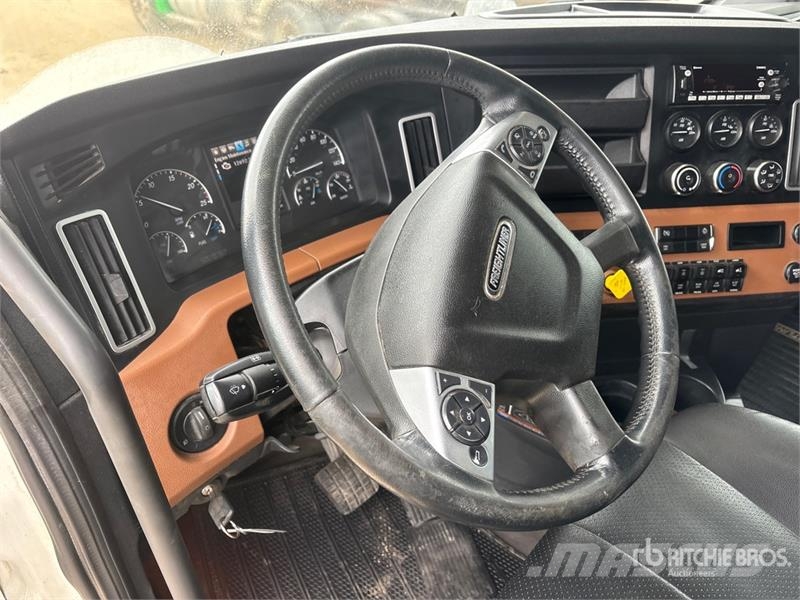 Freightliner Cascadia 126 6x4 T/A Sleeper Truck Tractor Vilcēji