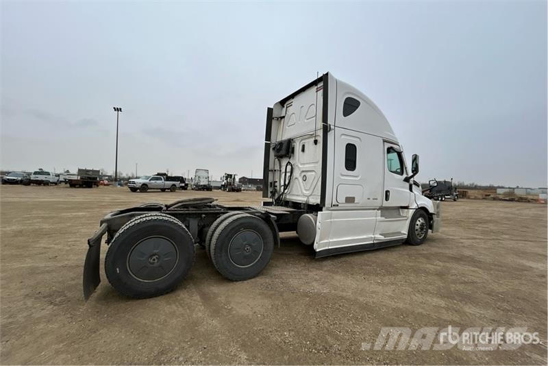 Freightliner Cascadia 126 6x4 T/A Sleeper Truck Tractor Truck Tractor Units