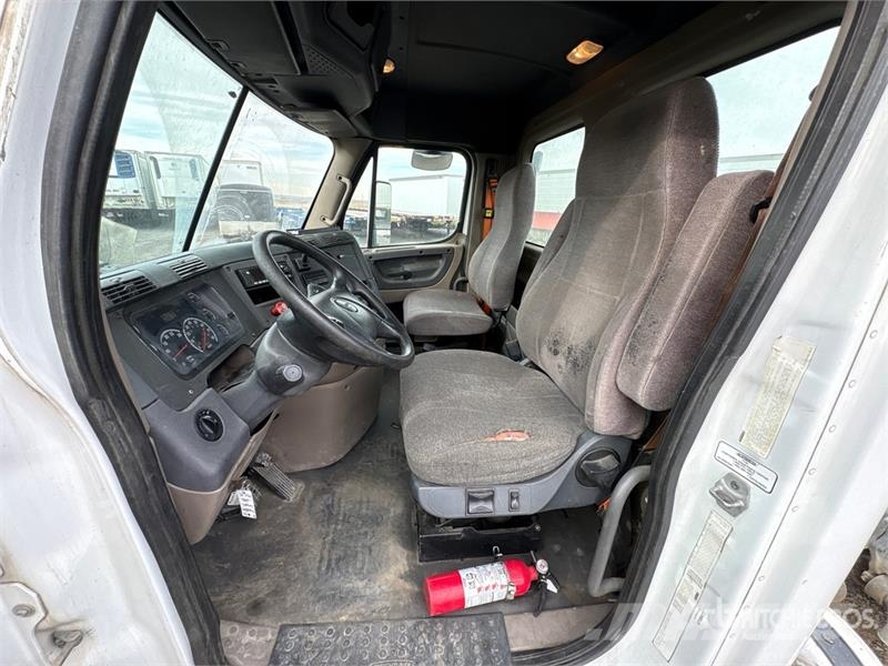 Freightliner Cascadia 4x2 S/A Day Cab Truck Tractor Тягачі