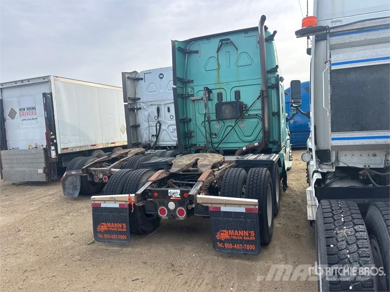 Freightliner Cascadia 125 6x4 T/A Sleeper Truck Tractor (Inoper Motrici e Trattori Stradali