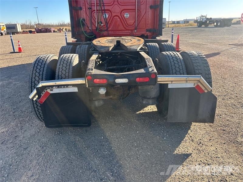 Freightliner Cascadia 126 6x4 T/A Sleeper Truck Tractor Cavalos mecânicos
