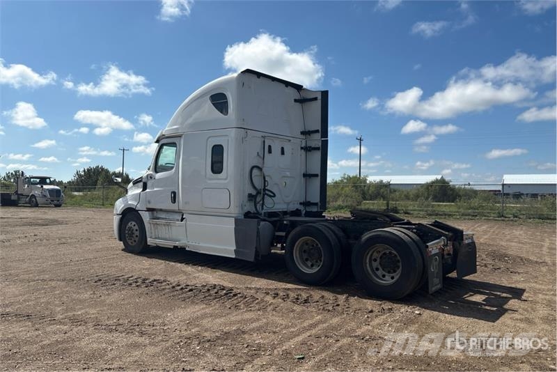 Freightliner Cascadia 126 6x4 T/A Sleeper Truck Tractor Autotractoare