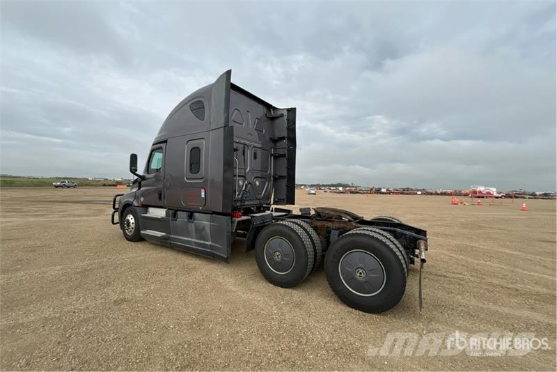 Freightliner Cascadia 126 6x4 T/A Sleeper Truck Tractor Sattelzugmaschinen