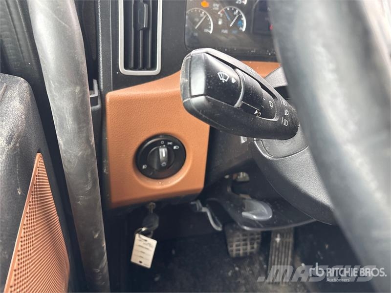 Freightliner Cascadia 126 6x4 T/A Sleeper Truck Tractor Тягачі