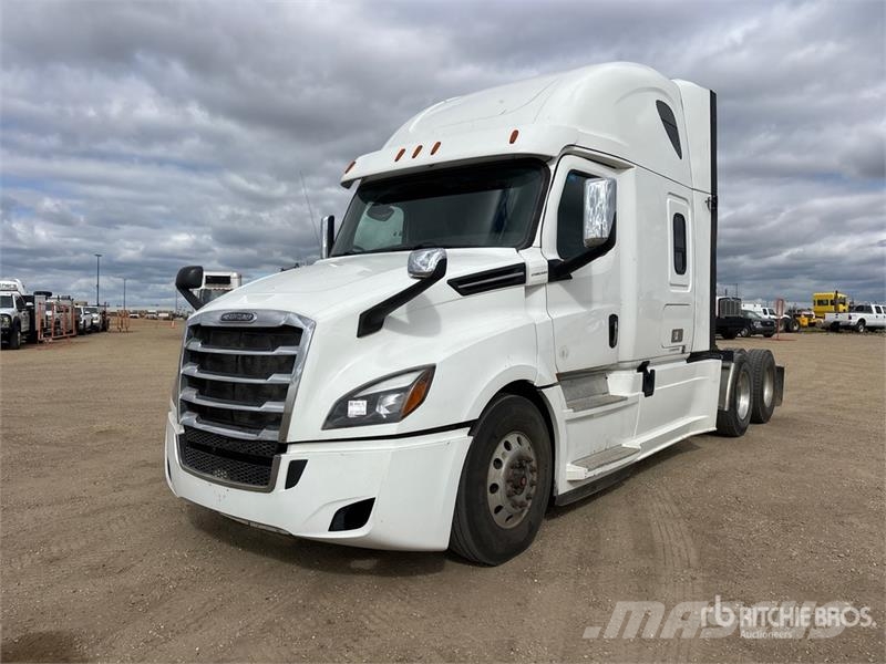 Freightliner Cascadia 126 6x4 T/A Sleeper Truck Tractor Cabezas tractoras
