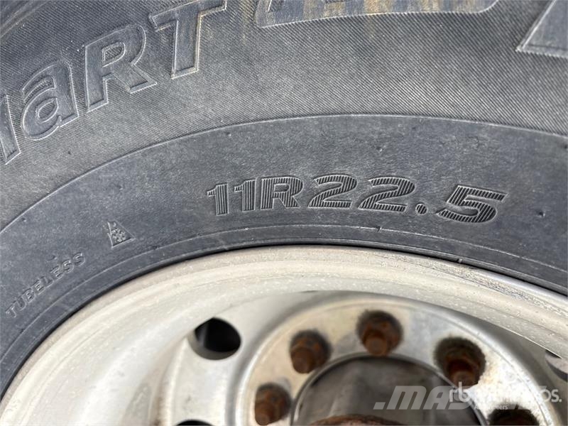 Freightliner Cascadia 126 6x4 T/A Sleeper Truck Tractor Тягачі