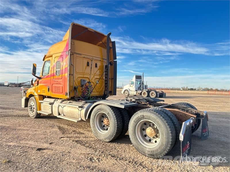 Freightliner Cascadia 126 6x4 T/A Sleeper Truck Tractor (Inoper Tegljači