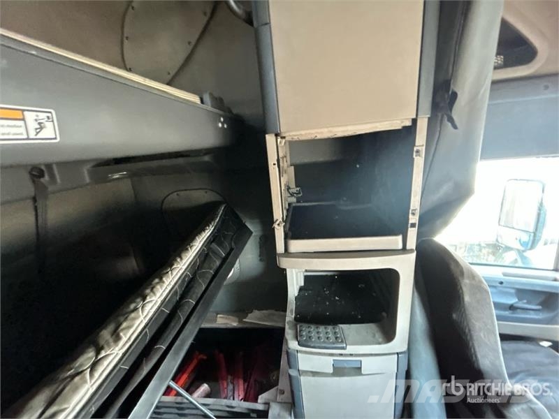 Freightliner Cascadia 125 6x4 T/A Sleeper Truck Tractor Седельные тягачи
