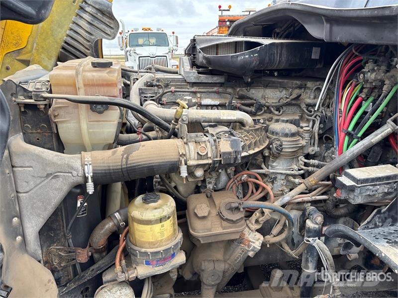Freightliner Cascadia 125 6x4 T/A Sleeper Truck Tractor Tractor Units