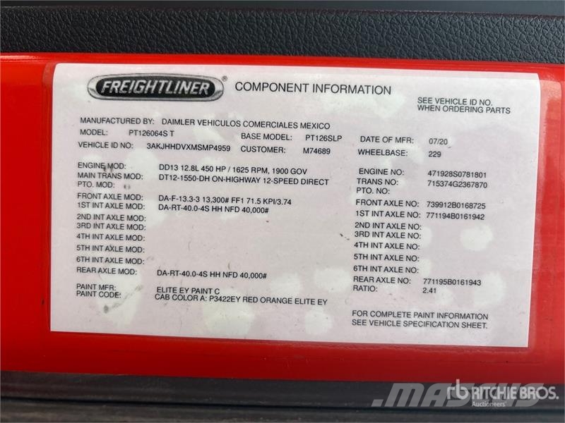 Freightliner Cascadia 126 6x4 T/A Sleeper Truck Tractor Vetopöytäautot