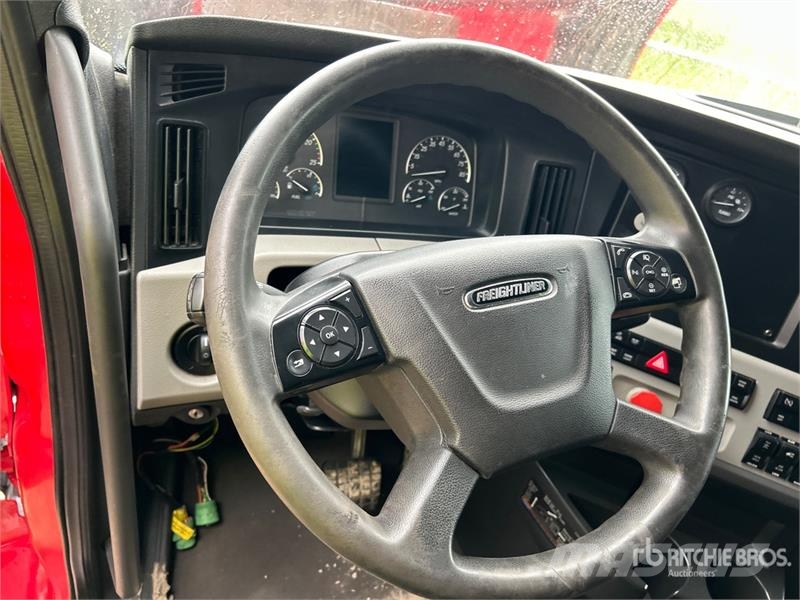 Freightliner Cascadia 126 Vetopöytäautot