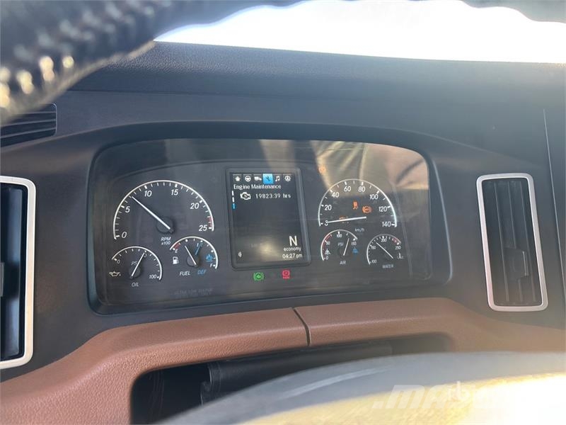 Freightliner Cascadia 126 6x4 T/A Sleeper Truck Tractor Cavalos mecânicos