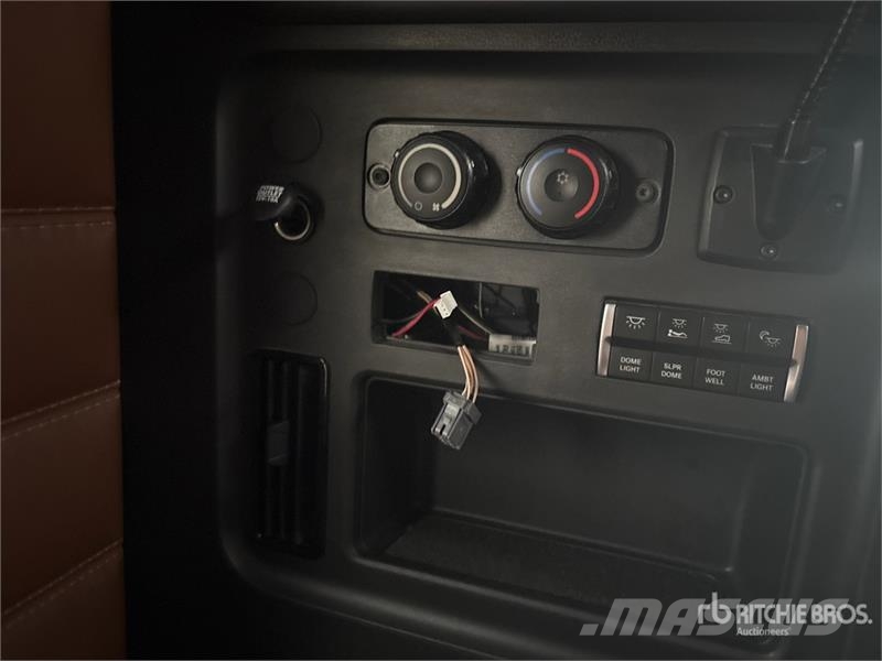 Freightliner Cascadia 126 6x4 T/A Sleeper Truck Tractor Autotractoare