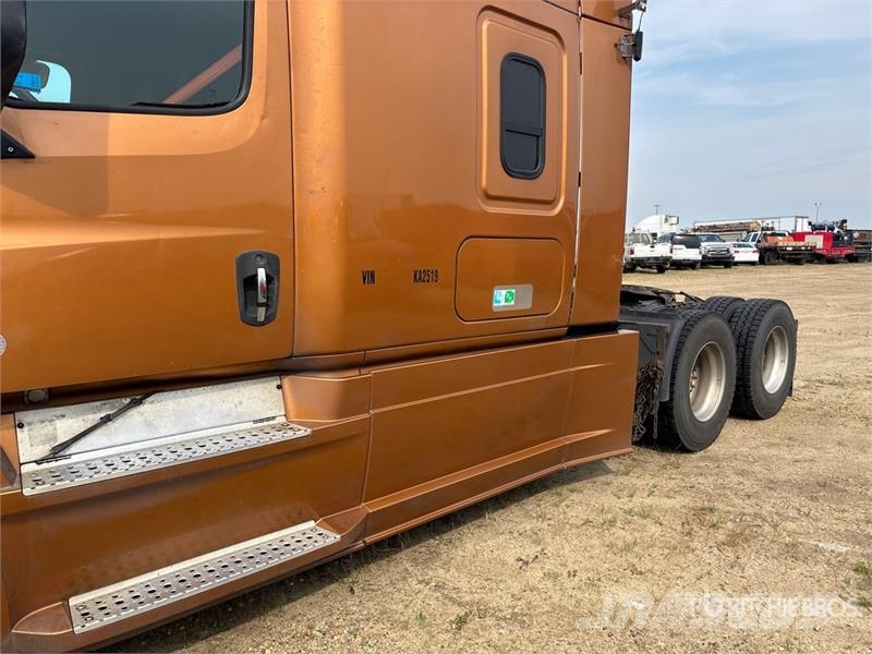 Freightliner Cascadia 126 6x4 T/A Sleeper Truck Tractor (Inoper Motrici e Trattori Stradali