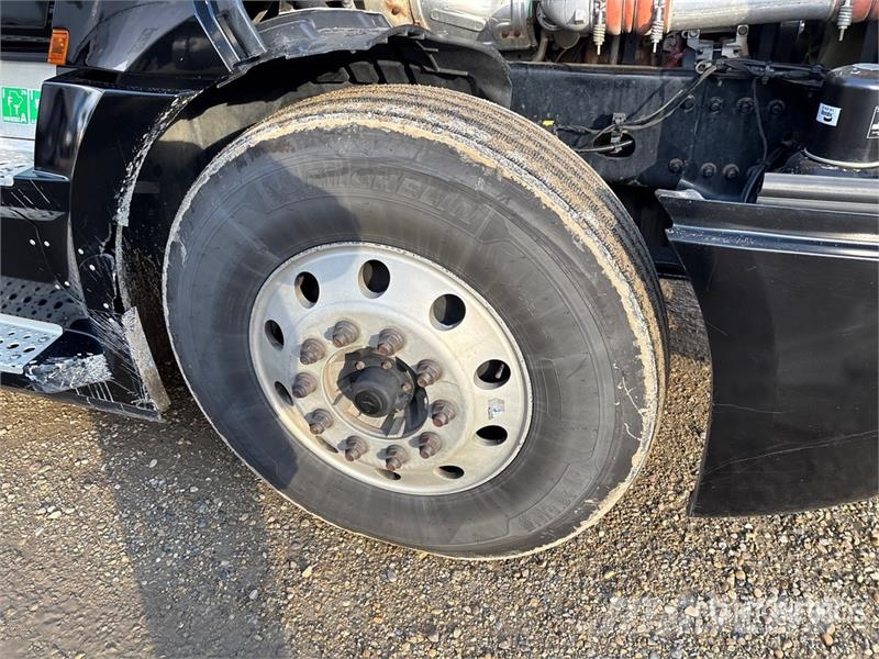 Freightliner Cascadia 126 6x4 T/A Sleeper Truck Tractor Traktorske jedinice