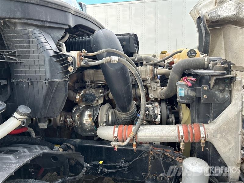 Freightliner Cascadia 126 6x4 T/A Sleeper Truck Tractor (Inoper وحدات الجر