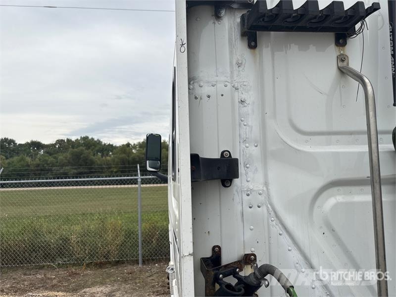 Freightliner Cascadia 6x4 T/A Sleeper Truck Tractor (Inoperable Cabezas tractoras
