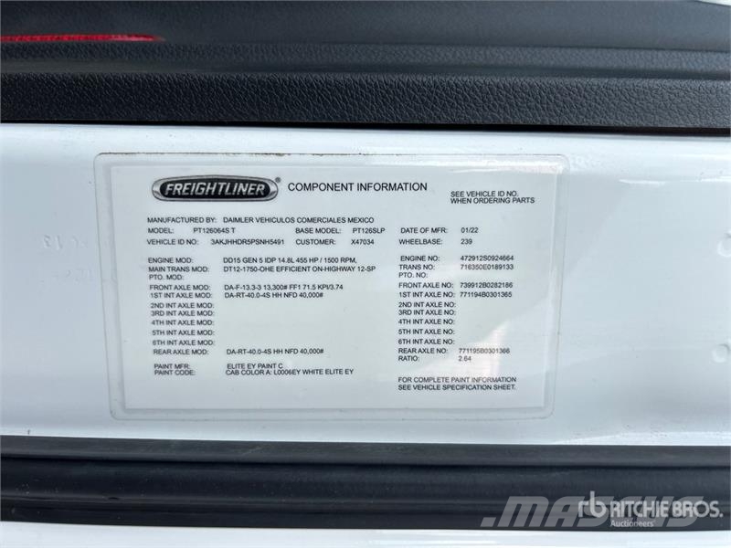 Freightliner Cascadia 126 6x4 T/A Sleeper Truck Tractor (Inoper وحدات الجر