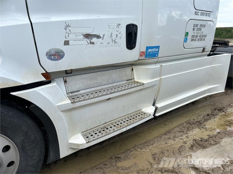 Freightliner Cascadia 126 6x4 T/A Sleeper Truck Tractor (Inoper وحدات الجر