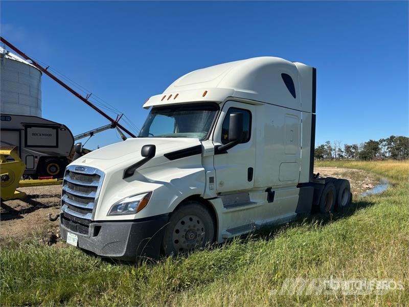 Freightliner Cascadia 126 6x4 T/A Sleeper Truck Tractor (Inoper Camiones tractor