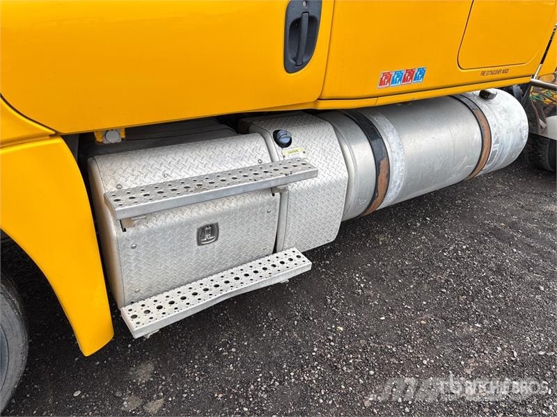 Freightliner Cascadia 125 6x4 T/A Sleeper Truck Tractor Tractor Units