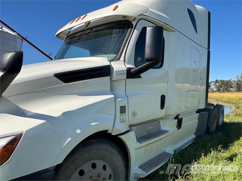 Freightliner Cascadia 126 6x4 T/A Sleeper Truck Tractor (Inoper Camiones tractor