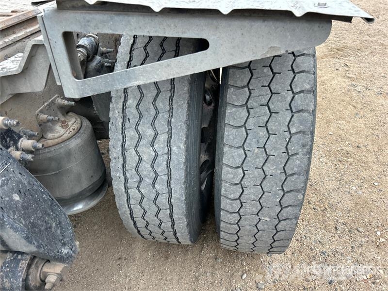 Freightliner Cascadia 126 6x4 T/A Sleeper Truck Tractor Tractor Units