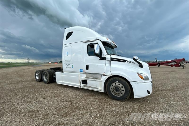 Freightliner Cascadia 126 6x4 T/A Sleeper Truck Tractor (Inoper وحدات الجر