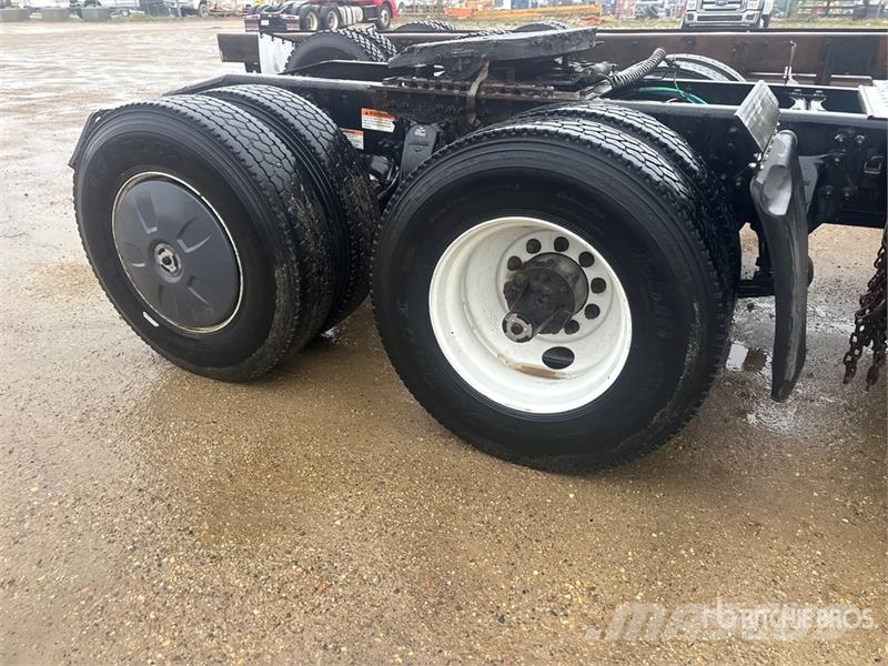 Freightliner Cascadia 126 6x4 T/A Sleeper Truck Tractor Tegljači