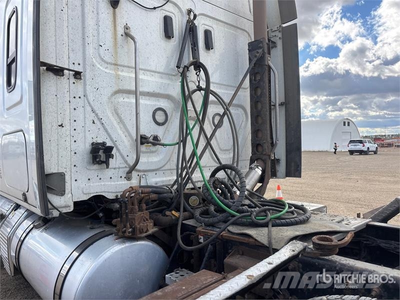 Freightliner Cascadia 126 6x4 T/A Sleeper Truck Tractor Sattelzugmaschinen