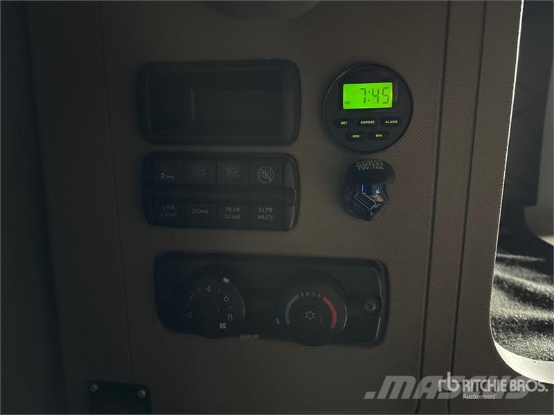 Freightliner Cascadia 125 6x4 T/A Sleeper Truck Tractor Tractor Units