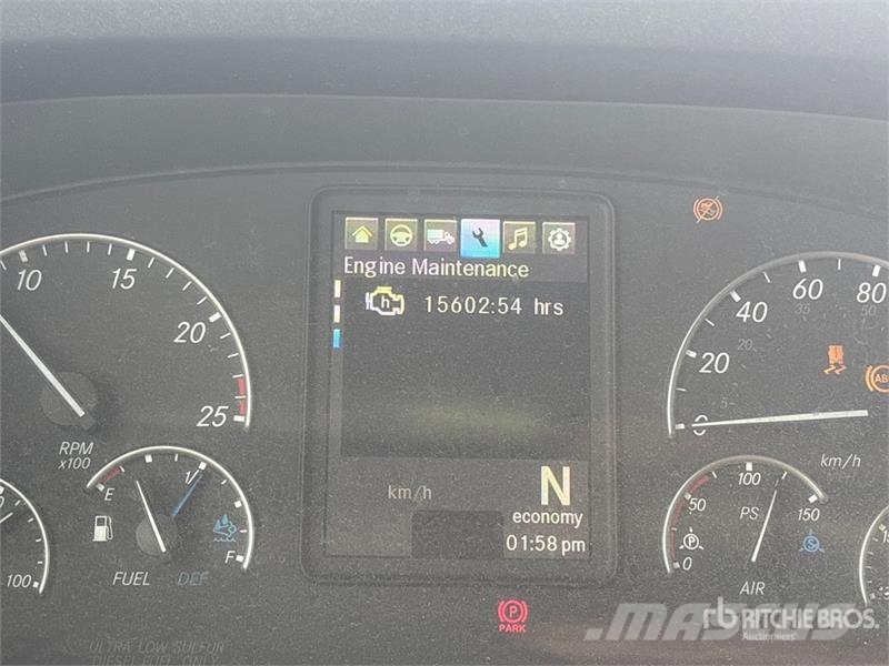 Freightliner Cascadia 126 6x4 T/A Sleeper Truck Tractor Trekkvogner