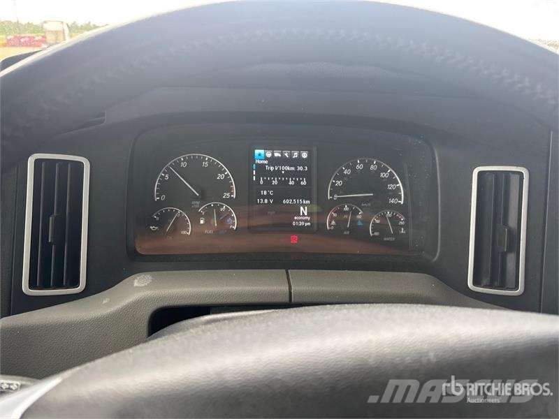 Freightliner Cascadia 126 6x4 T/A Sleeper Truck Tractor Dragbilar