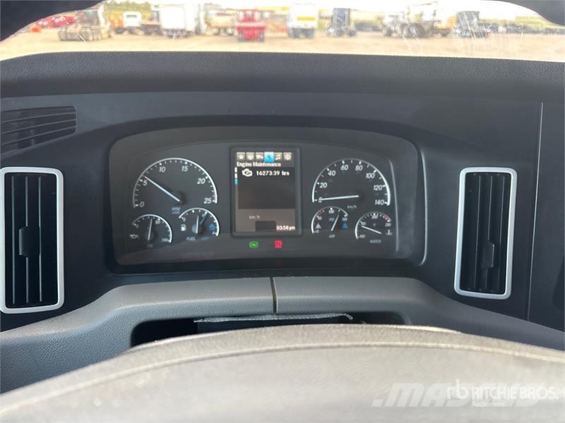 Freightliner Cascadia 126 6x4 T/A Sleeper Truck Tractor Sattelzugmaschinen