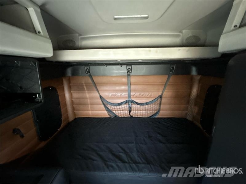 Freightliner Cascadia 126 6x4 T/A Sleeper Truck Tractor Traktorske jedinice