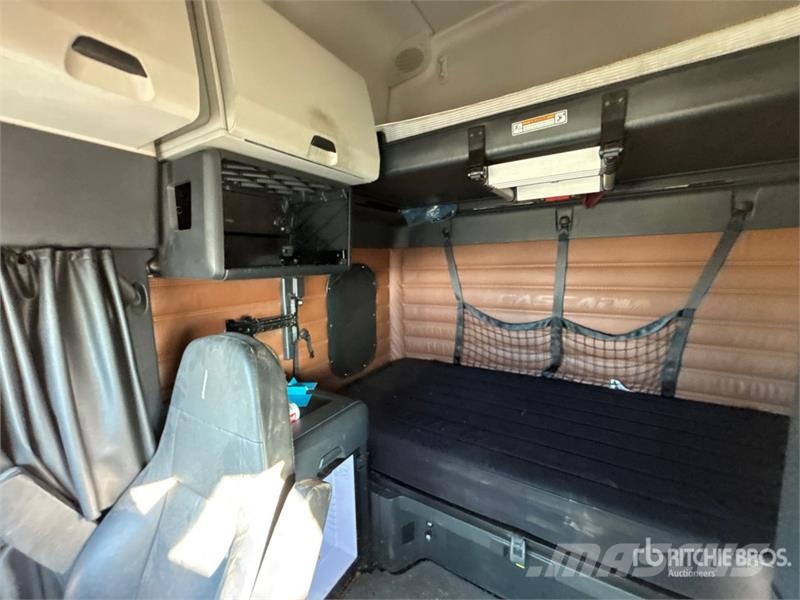Freightliner Cascadia 126 6x4 T/A Sleeper Truck Tractor (Inoper Tegljači