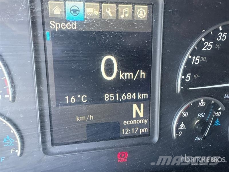 Freightliner Cascadia 126 T/A Sleeper Truck Tractor Camiones tractor