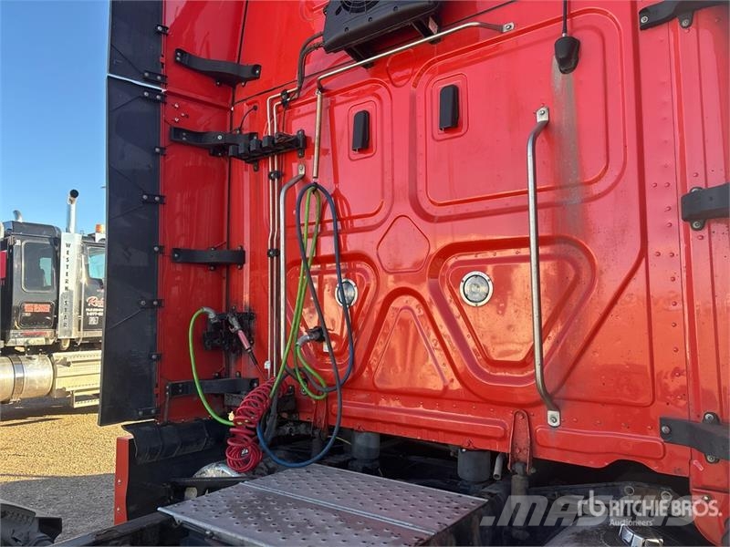 Freightliner Cascadia 126 6x4 T/A Sleeper Truck Tractor Cavalos mecânicos