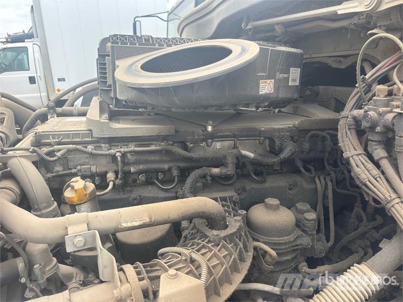Freightliner Cascadia 126 6x4 T/A Sleeper Truck Tractor Trekkvogner
