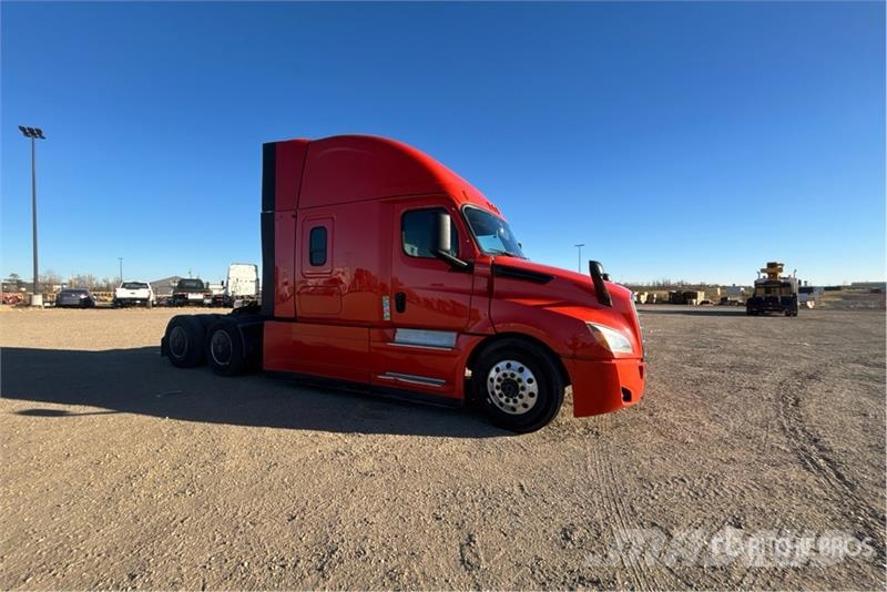 Freightliner Cascadia 126 6x4 T/A Sleeper Truck Tractor Cavalos mecânicos