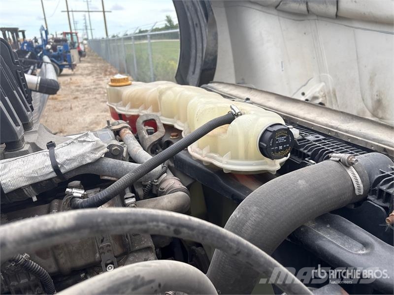 Freightliner Cascadia 6x4 T/A Sleeper Truck Tractor (Inoperable Cabezas tractoras