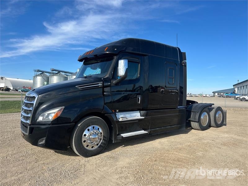 Freightliner Cascadia 126 6x4 T/A Sleeper Truck Tractor Traktorske jedinice