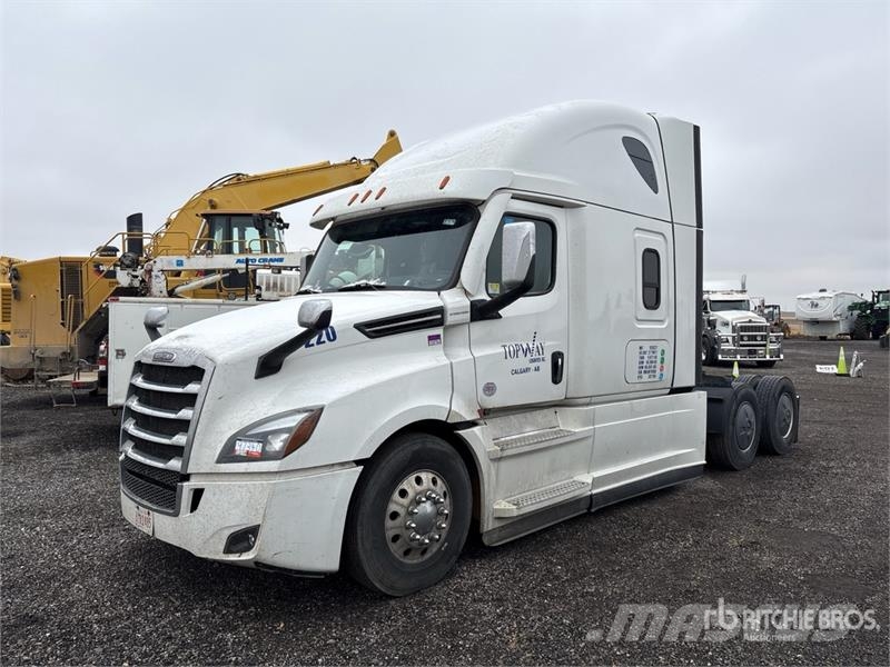 Freightliner Cascadia 6x4 T/A Sleeper Truck Tractor Tegljači